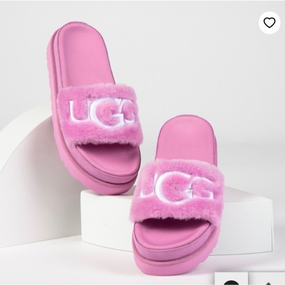 UGG Laton Genuine Shearling Sandal - NEW with box
